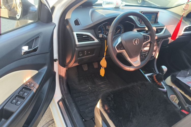 Changan Alsvin V7 2017 car image #18