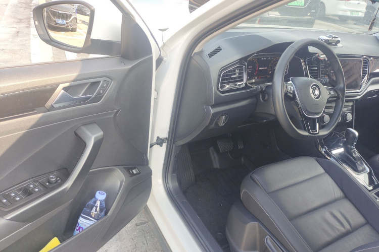 T-Roc 2021 car image #18