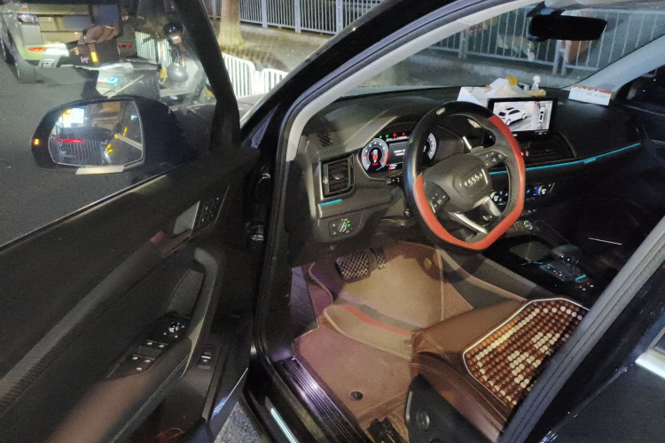 Audi Q5L 2021 car image #18