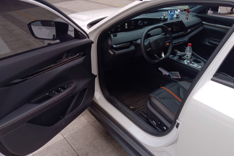 Changan UNI-V 2024 car image #18
