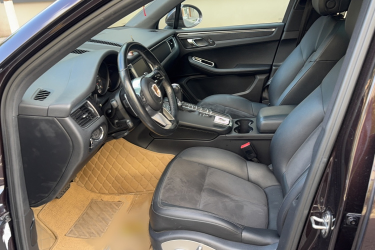 2016 car image #18