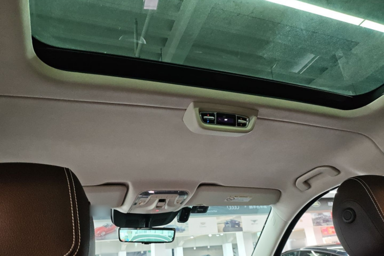 Mercedes-Benz V Class 2022 #18 Mercedes-Benz V Class 2022 car image #18