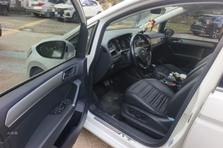 Volkswagen Touran 2018 car image #18