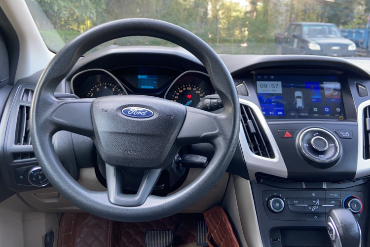 Ford Focus 2018 car image #18