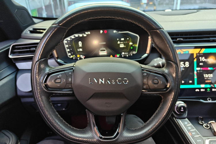 Lynk & Co 01 EM-P 2022 car image #18