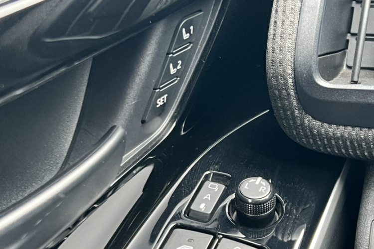 Toyota bZ4X 2022 immagine di auto #18