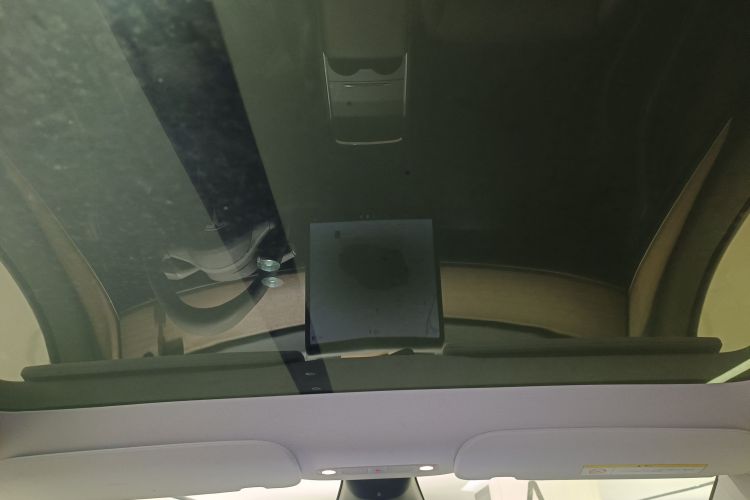 Tesla Model Y 2022 car image #18