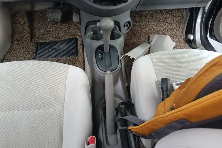 Nissan Sunny 2018 car image #18