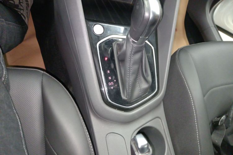 VS5 2020 car image #18