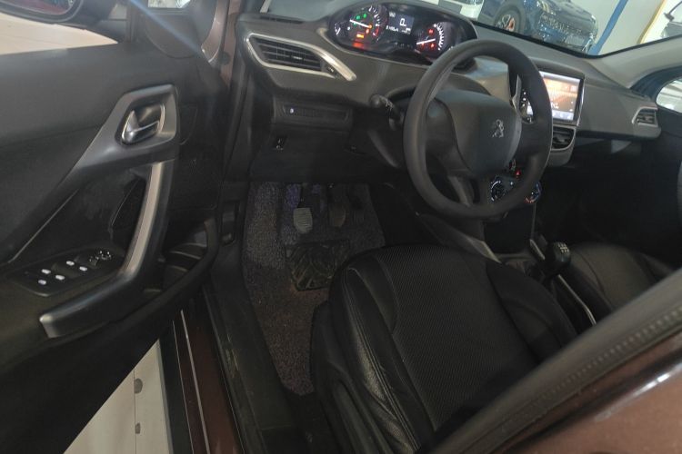 Peugeot 2008 2016 car image #18