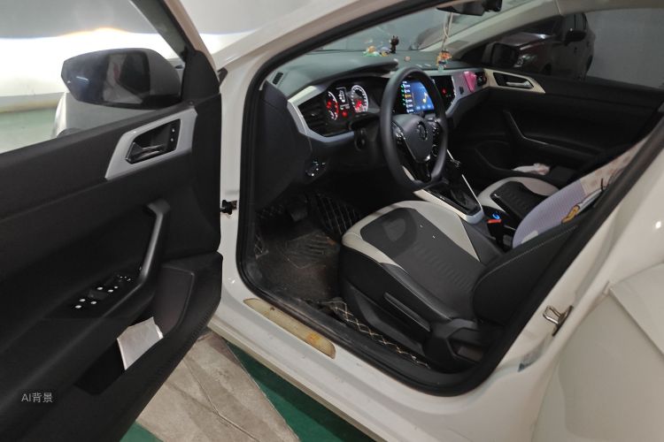 Polo 2020 car image #18