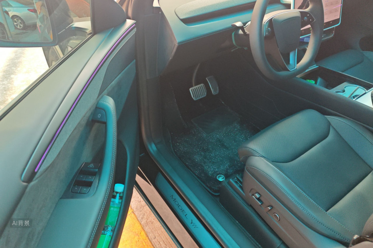 特斯拉 Model Y L 2025 汽车图片 #18