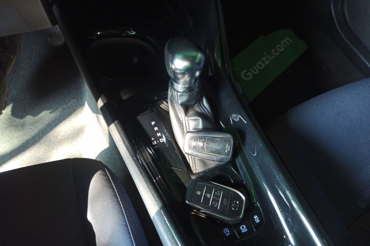 Toyota C-HR 2018 car image #18