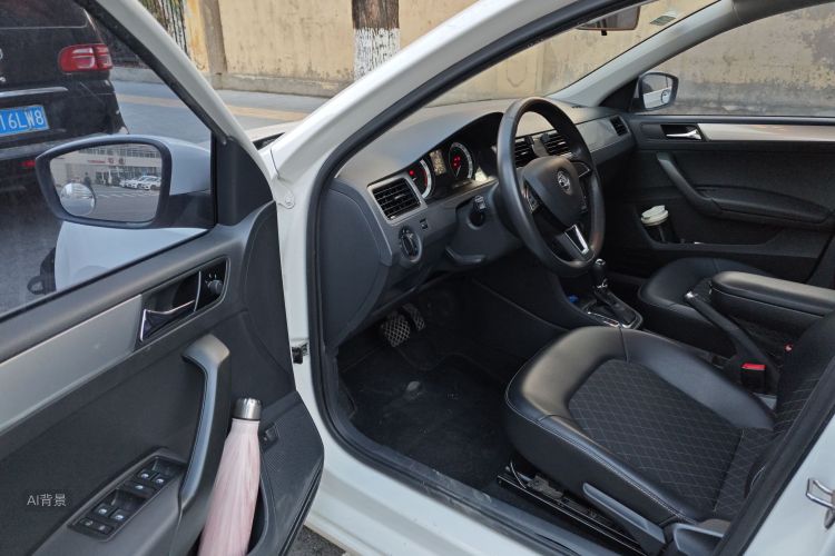 Skoda Rapid 2018 car image #18