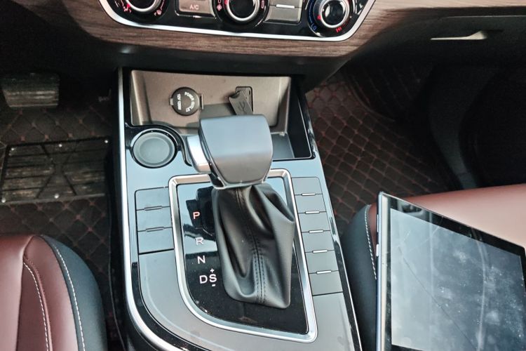 T5 2022 car image #18