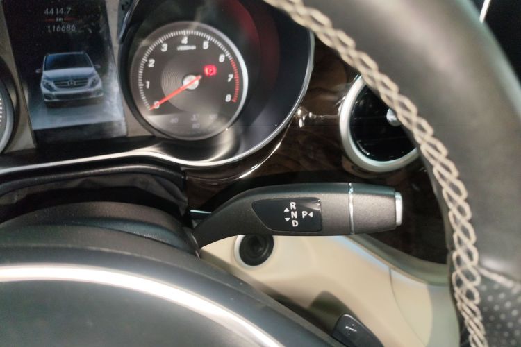 Mercedes-Benz V Class 2020 car image #18