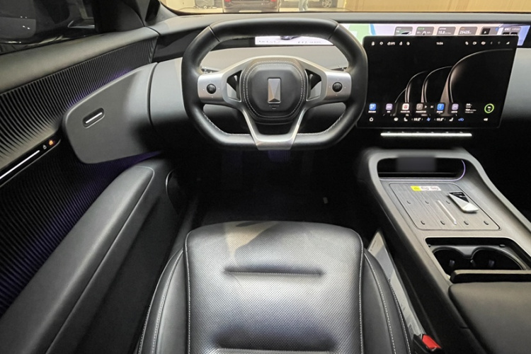Avatr 12 2024 car image #18