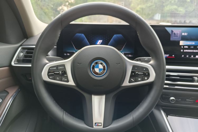 BMW i3 2024 car image #18