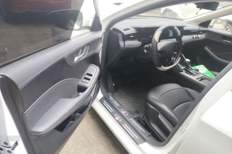 Roewe i5 2023 car image #18
