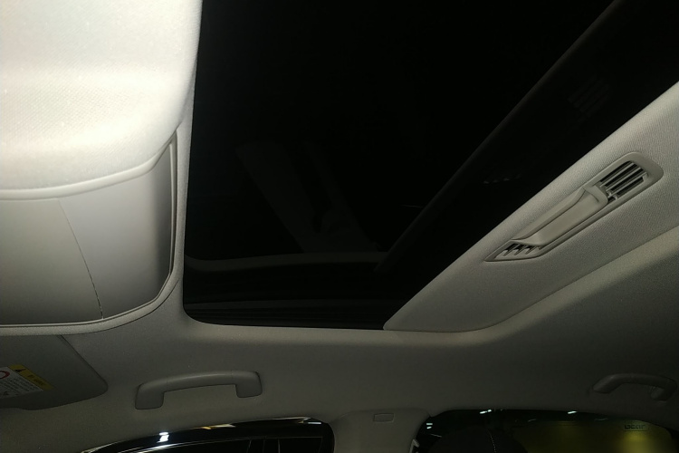 Volkswagen Passat New Energy 2023 immagine di auto #18