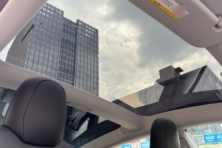 Tesla Model 3 2020 car image #18