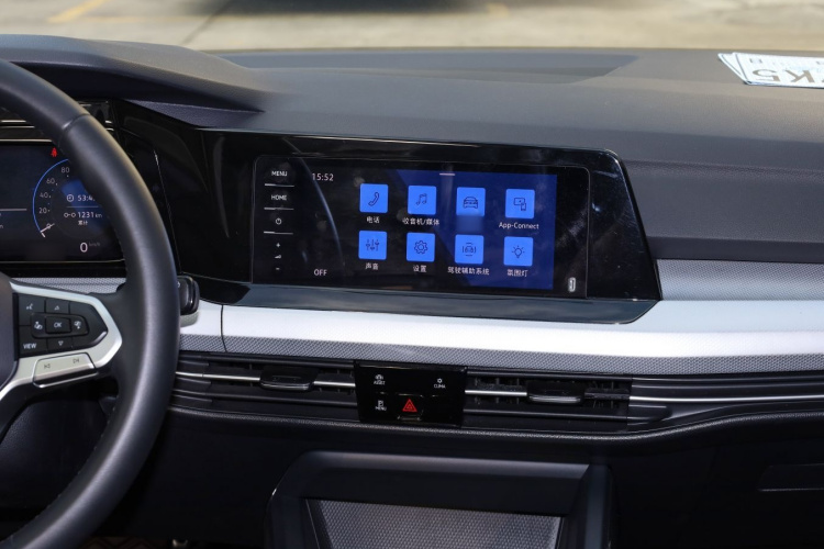 Volkswagen Golf 2023 car image #18