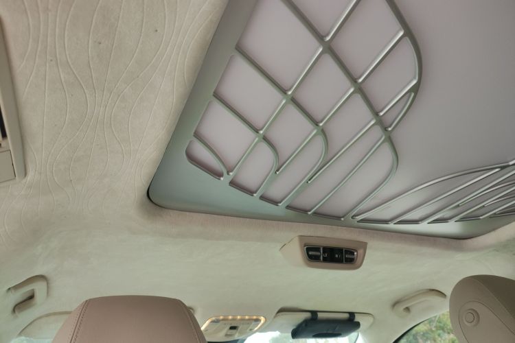 Mercedes-Benz V Class 2020 car image #18