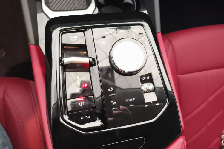 BMW i5 2024 car image #18