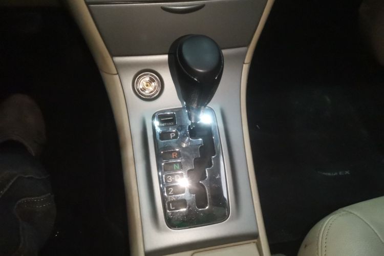 Toyota Corolla (Classic) 2015 immagine di auto #18