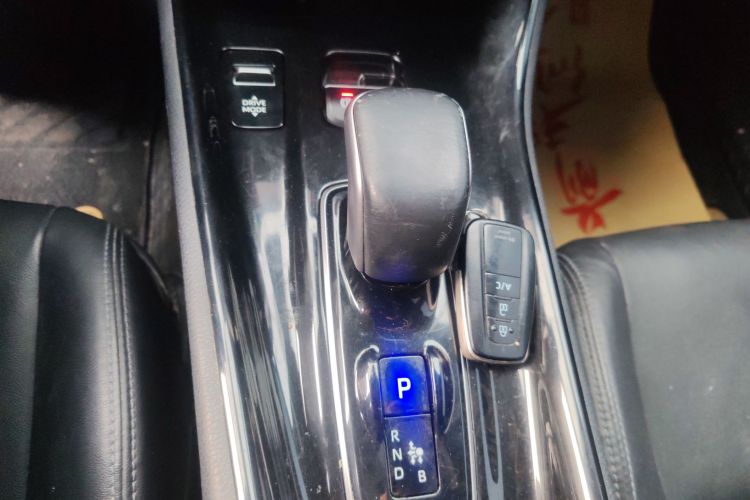 Toyota C-HR EV 2020 image de voiture #18