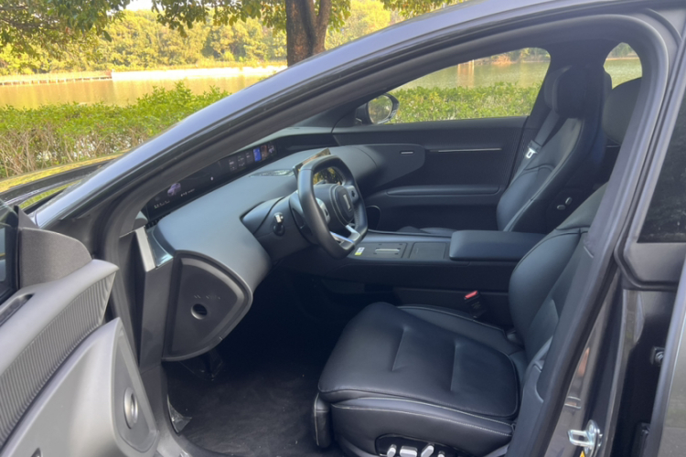 Avatr 12 2024 car image #18