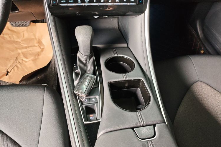 Toyota Avalon 2023 car image #18