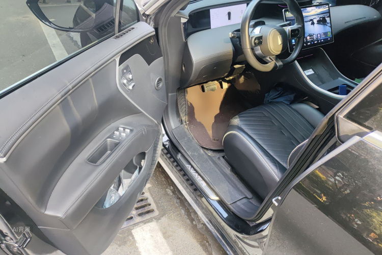 Avatr 11 2023 car image #18
