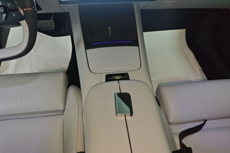 Lynk & Co 2024 car image #18