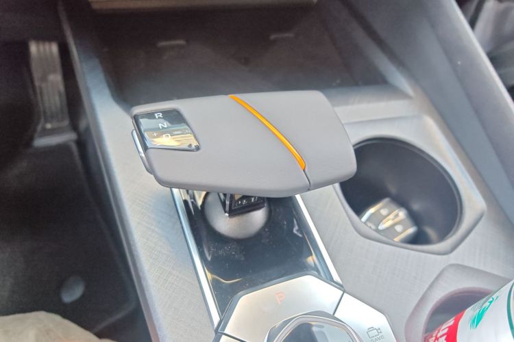 Changan UNI-V 2025 #18 Changan UNI-V 2025 car image #18