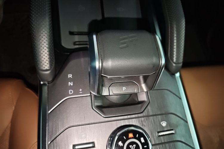 Jetour Traveller 2023 car image #18