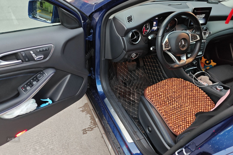 Mercedes-Benz GLA Class 2019 car image #18