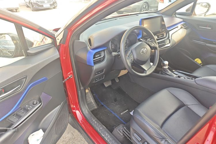 Toyota C-HR 2020 car image #18