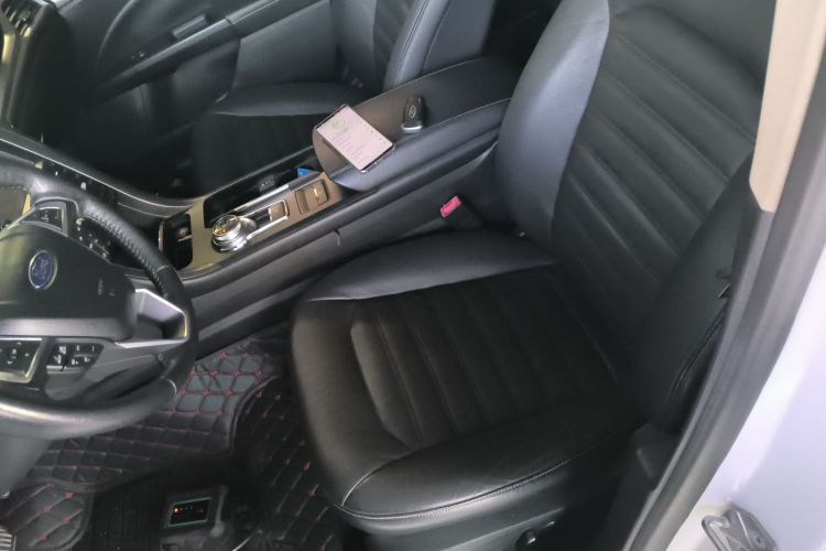 Ford Mondeo 2017 car image #18