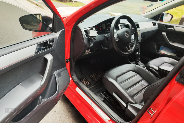 Skoda Rapid Spaceback 2014 car image #18