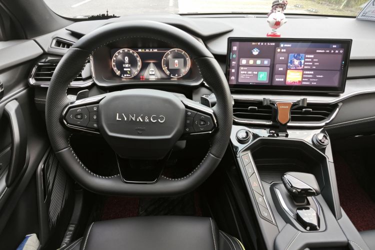 Lynk & Co 06 2023 car image #18