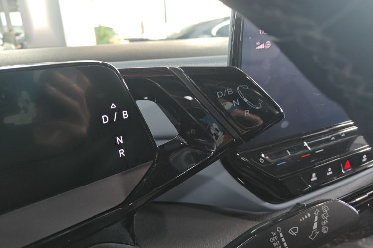 Volkswagen ID.4 X 2023 #18 Volkswagen ID.4 X 2023 car image #18