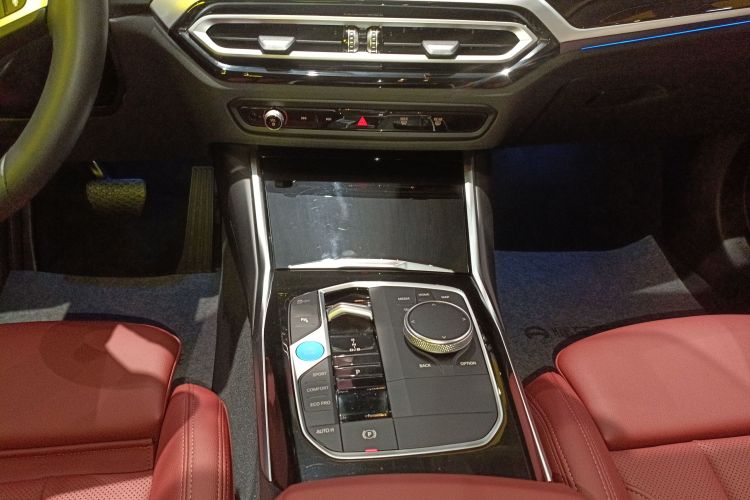 BMW i4 2025 car image #18