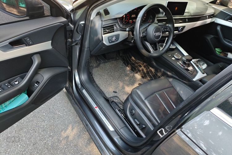 Audi A4L 2020 car image #18