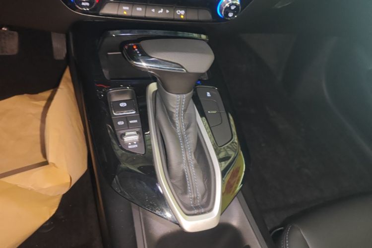 Chevrolet Charm 2023 car image #18