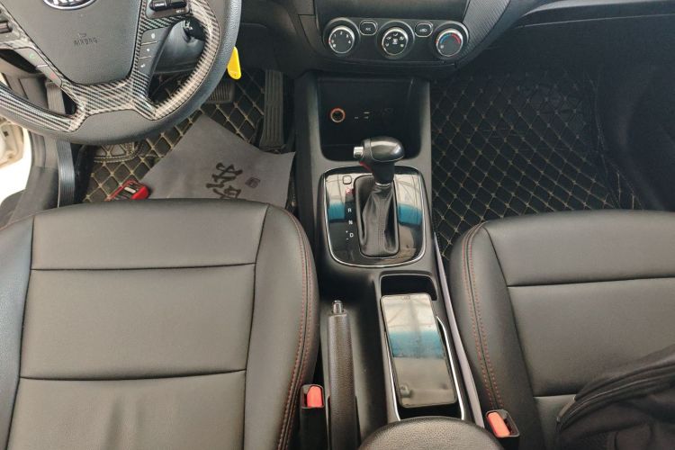 Kia K3 2017 car image #18