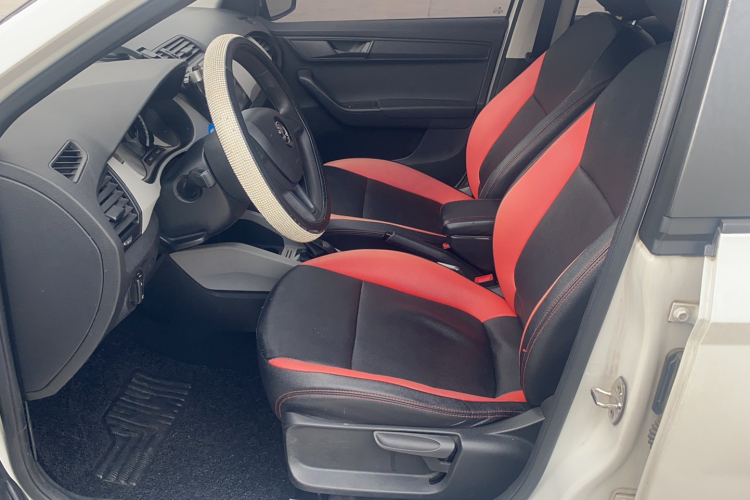Skoda Fabia 2019 car image #18