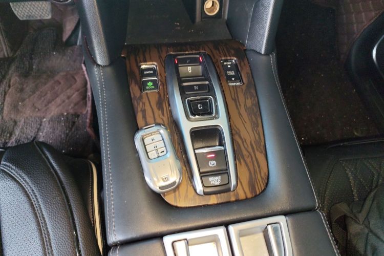 Honda UR-V 2017 #18 Honda UR-V 2017 immagine di auto #18