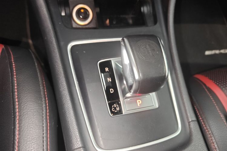 Mercedes-Benz GLA AMG 2016 immagine di auto #18