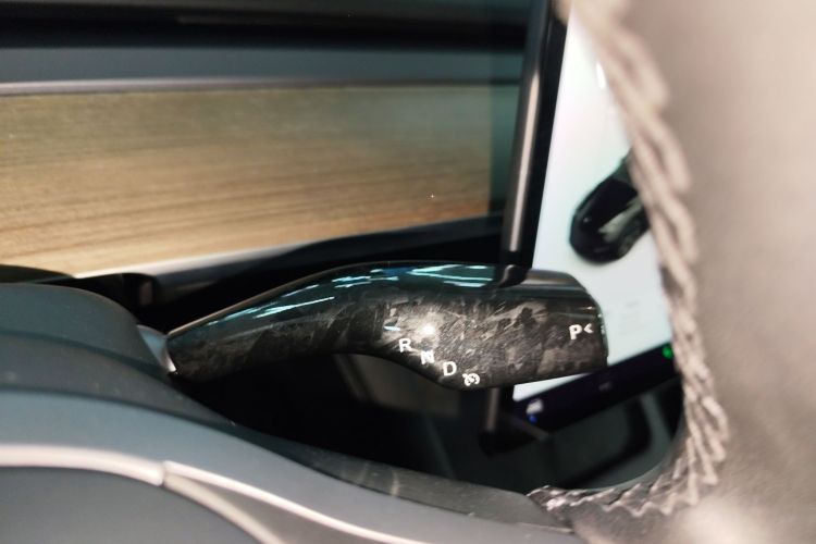 Tesla Model Y 2021 car image #18